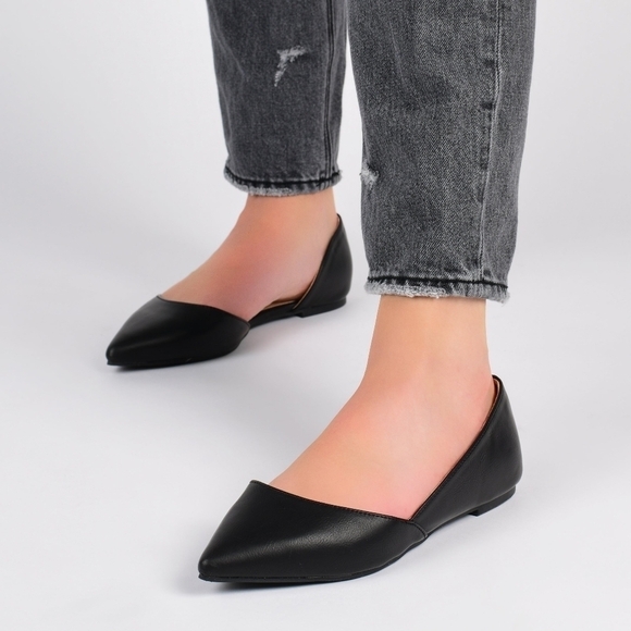 JOURNEE COLLECTION CORTNI FLAT IN BLACK• 8 - Picture 2 of 6